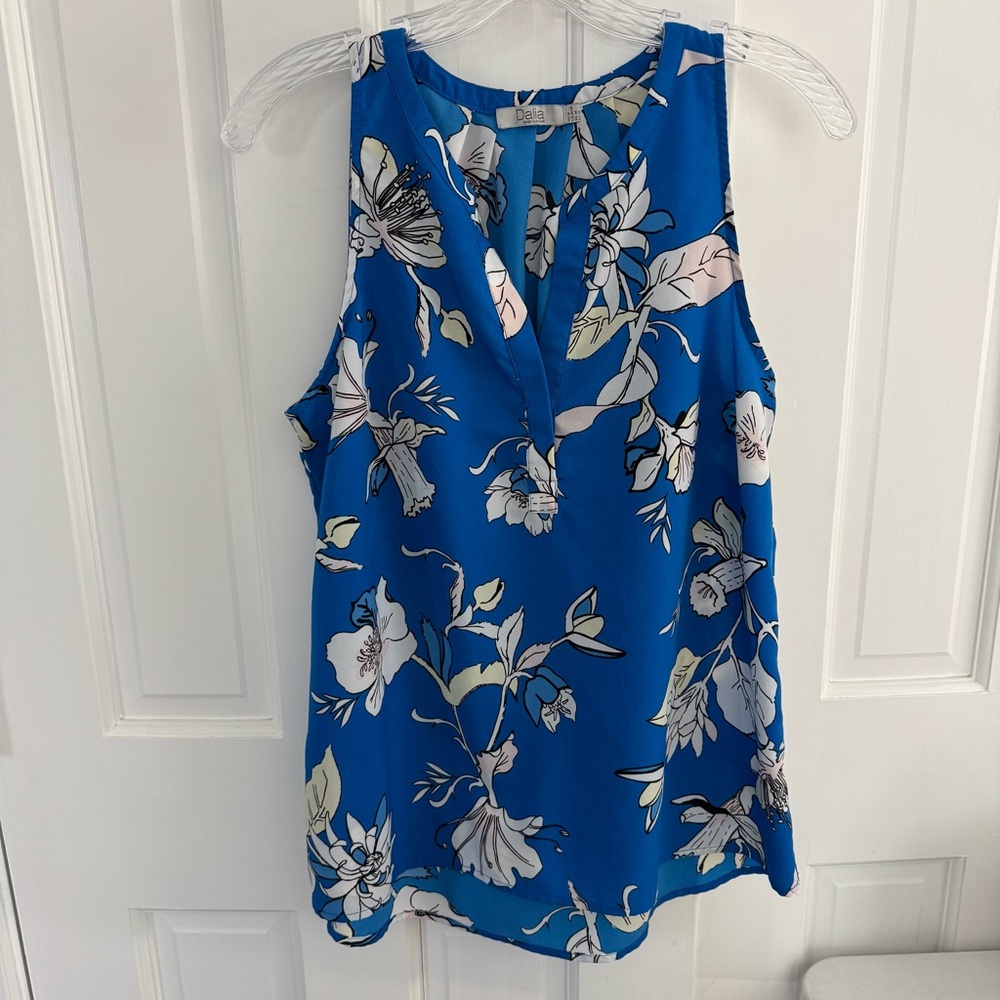 Dalia Blue Floral Sleeveless Blouse Size M Lightweight‎